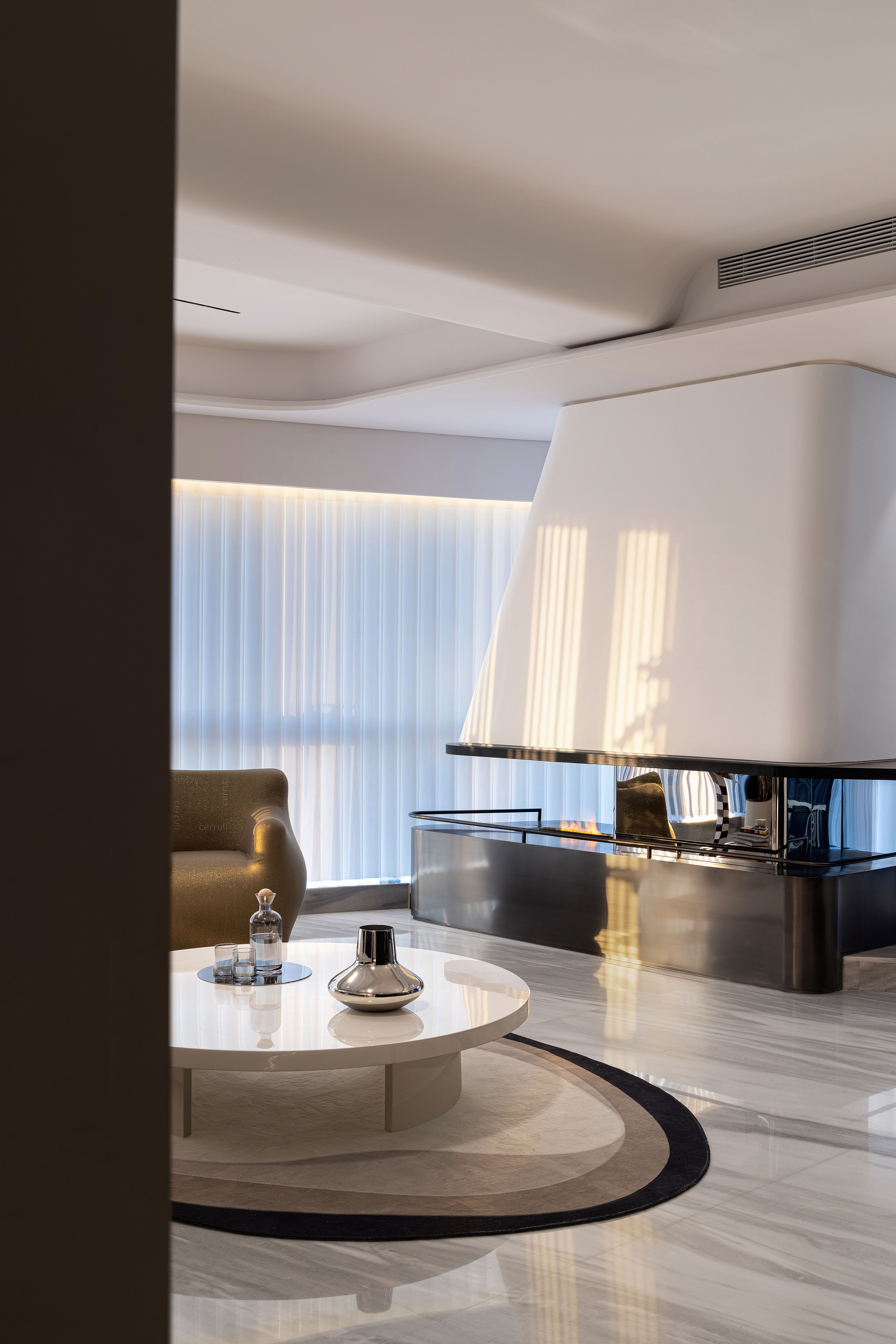 PRIVATE RESIDENCE ON THE TOP FLOOR OF SHANGHAI GUBEI